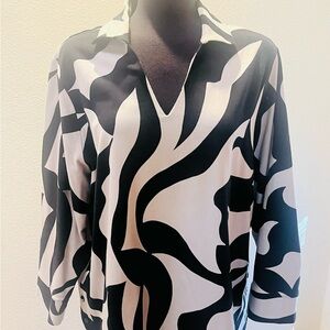 Chico's Black and White V-neck Top with Cuff Sleeve